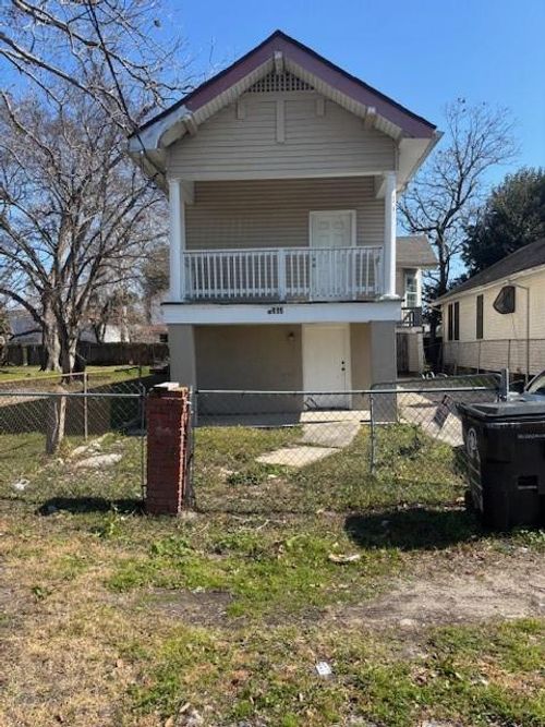 2115 Mandeville St, New Orleans, LA, 70117-8037 | Card Image