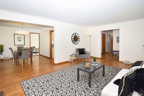 18146 Riverside Dr, Beverly Hills, MI, 48025-3116 | Card Image