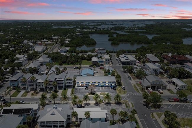 511 1 St St, Townhouse with 2 bedrooms, 2 bathrooms and null parking in CEDAR KEY FL | Image 4