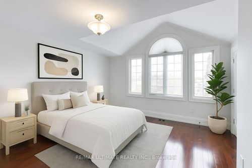 3-40 Harrow Dr, North York, ON, M6M2X3 | Card Image