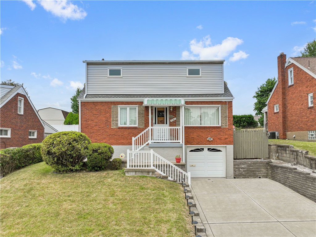 Edgewater Dr, West Mifflin, PA 15122