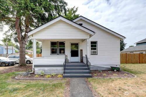211 Stevens Ave Ne, Yelm, WA, 98597-7712 | Card Image