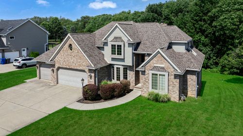 136 Meadow Dr, Beaver Falls, PA, 15010-8400 | Card Image