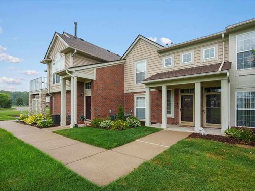 52172 Naugatuck Dr, Macomb, MI, 48042-3842 | Card Image