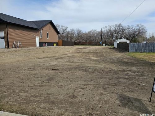 549 5th Ave E, Unity, SK, S0K4L0 | Card Image