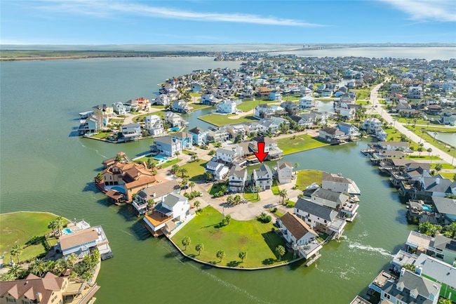 539 Sunset Cir, House other with 3 bedrooms, 3 bathrooms and 2 parking in Tiki Island TX | Image 6