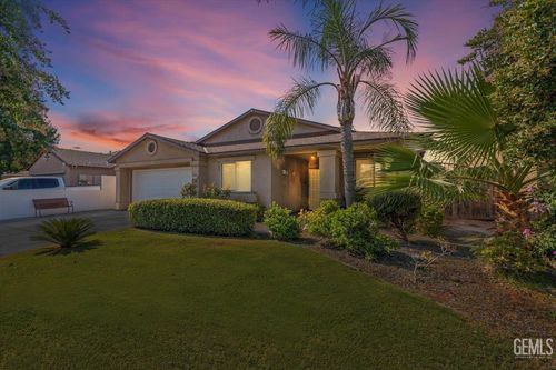 517 Kirklees Ct, Bakersfield, CA, 93307-8818 | Card Image
