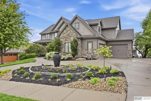 18664 Oregon Cir, Elkhorn, NE, 68022-3945 | Card Image