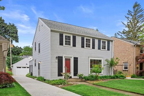 5821 N Santa Monica Boulevard, Whitefish Bay, WI, 53217 | Card Image
