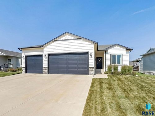 7504 E Lystra St, Sioux Falls, SD, 57110-1803 | Card Image