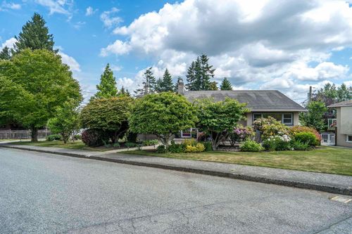324 Churchill Ave, New Westminster, BC, V3L4P6 | Card Image
