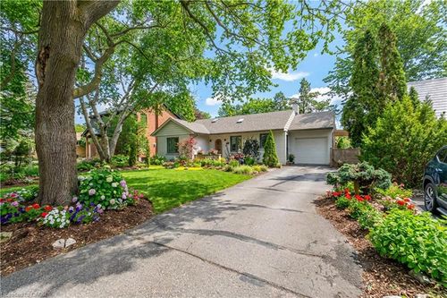 189 Forsyth Dr, Waterloo, ON, N2L1A1 | Card Image