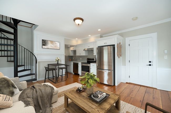 APT-3 - 2 Court St, Condo with 1 bedrooms, 1 bathrooms and 1 parking in Newburyport MA | Image 4