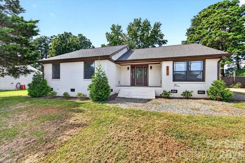 2519 Matthews Mint Hill Rd, Matthews, NC, 28105-4064 | Card Image