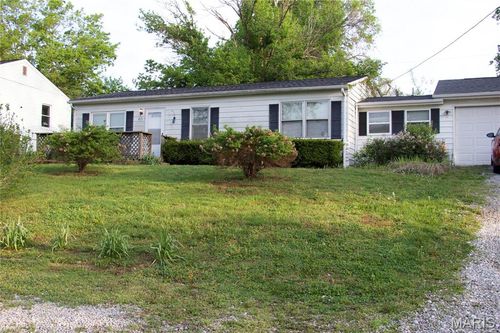 621 Bernard Dr, Belleville, IL, 62223-3212 | Card Image