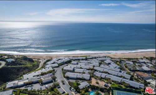 6798 Las Olas Way, Malibu, CA, 90265-4138 | Card Image