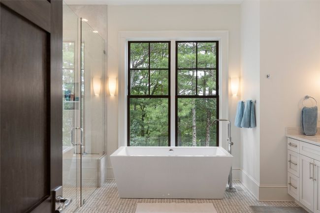 Primary en suite bathroom | Image 46