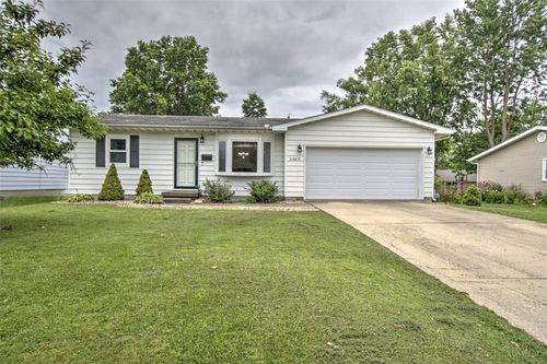 3585 E Fitzgerald Rd, Decatur, IL, 62521-4942 | Card Image