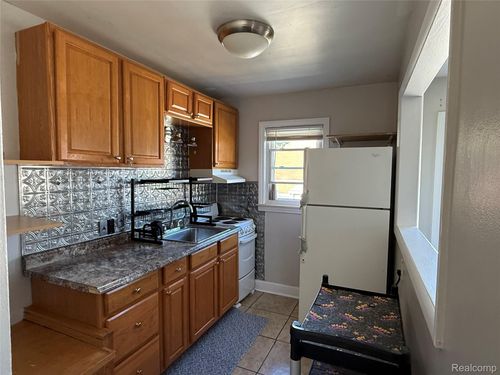 443 Poplar St, Wyandotte, MI, 48192-4326 | Card Image