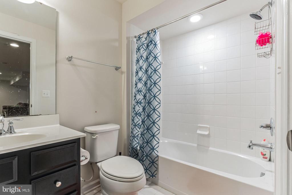 Residential Lease in ALDIE 4