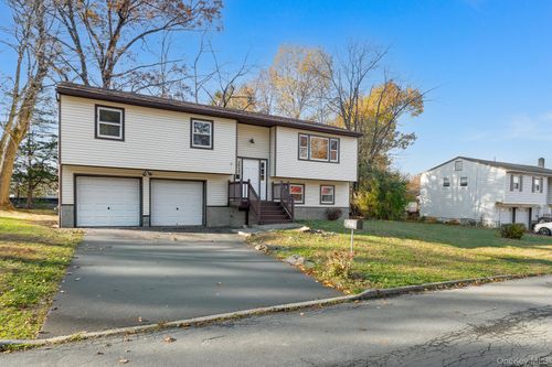 321 Nina St, New Windsor, NY, 12553-6124 | Card Image