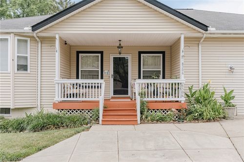 6306 Meadowbrook Rd, Garfield Heights, OH, 44125-4928 | Card Image