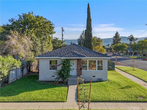 224 W Kendall St, Corona, CA, 92882-4321 | Card Image