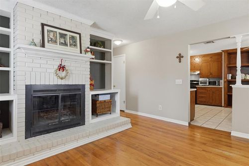 115 Ne 8th St, Moore, OK, 73160-4809 | Card Image