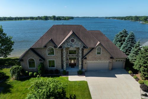 1038 Cantabrian Dr, Weidman, MI, 48893-9377 | Card Image