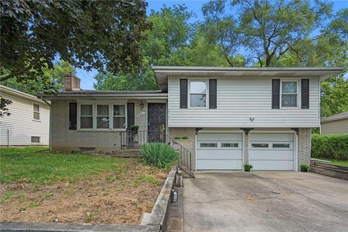 4814 Ne 46th Ter, Kansas City, MO, 64117-1328 | Card Image