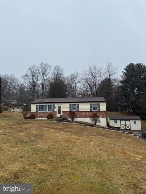 589 Neiman Rd, POTTSTOWN, PA, 19465-7400 | Card Image