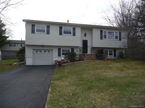 1 Weather Vane Way, Middletown, NY, 10940-2605 | Card Image