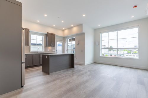 511-22348 North Avenue, Maple Ridge, BC, V2X8T2 | Card Image