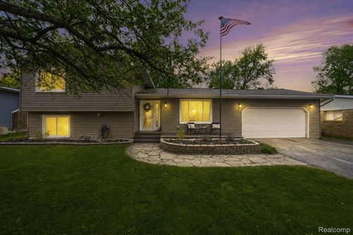 809 Holly Bush Dr, Holly, MI, 48442-1322 | Card Image