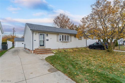 30321 Gebhart Pl, Willowick, OH, 44095-4918 | Card Image