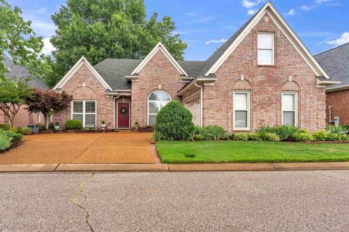 924 N Warwick Oaks Dr, Collierville, TN, 38017 | Card Image