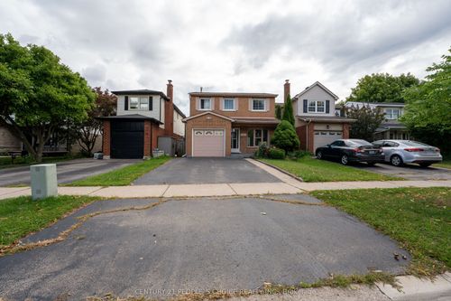 2247 Silverbirch Crt, Burlington, ON, L7M3H4 | Card Image