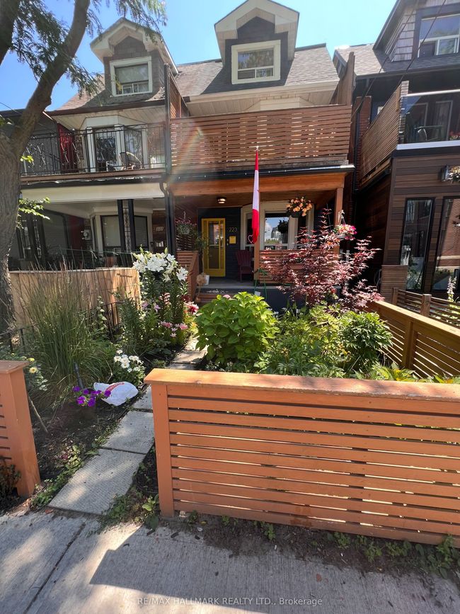 223 Wallace Ave, House attached with 5 bedrooms, 3 bathrooms and 1 parking in Toronto ON | Image 16