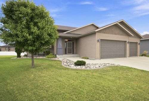 5004 Loden Ct S, Fargo, ND, 58104-6048 | Card Image