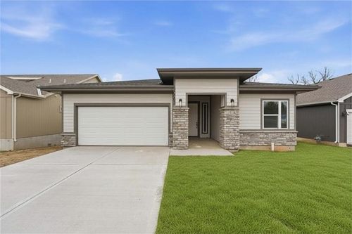 20683 Skyview Ln, Spring Hill, KS, 66083-7606 | Card Image