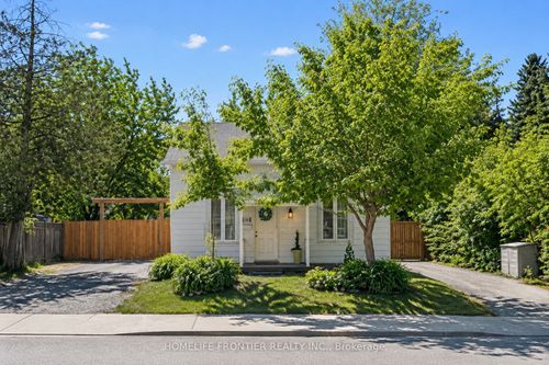 634 Gorham St, Newmarket, ON, L3Y1L4 | Card Image