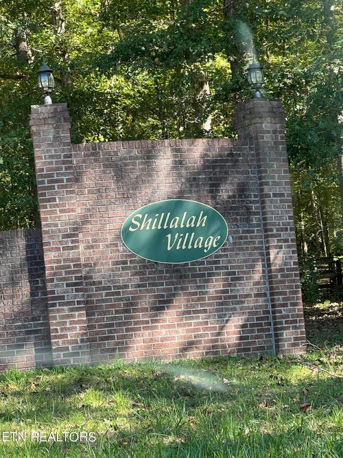 409 Shillilah Village, Middlesboro, KY, 40965 | Card Image