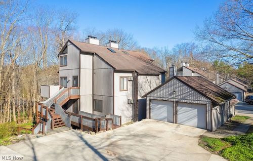 2110 Pinebrook Trl, Cuyahoga Falls, OH, 44223-2579 | Card Image