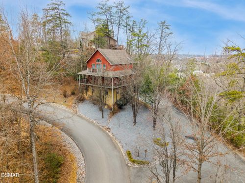3438 Brook Stone Way, Pigeon Forge, TN, 37863-3710 | Card Image