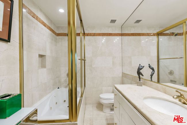 Primary Bathroom | Image 15