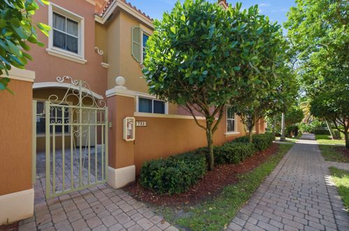 2011-732 Sw 106th Ave, Pembroke Pines, FL, 33025-6911 | Card Image