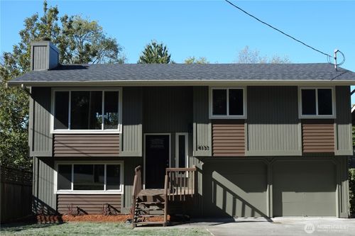 4133 23rd Ave Sw, Seattle, WA, 98106-1232 | Card Image