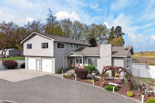 1260 Appleway Rd, Grandview, WA, 98930-9714 | Card Image