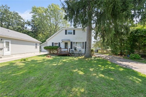 3913 W 227th St, Fairview Park, OH, 44126-1033 | Card Image