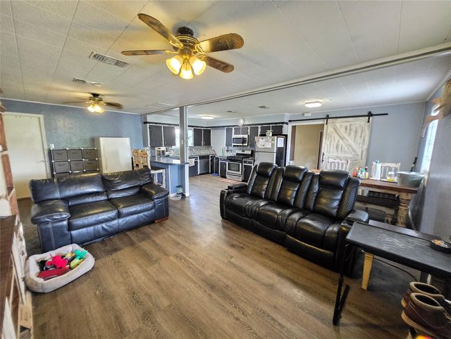 610 E Division St, House other with 3 bedrooms, 2 bathrooms and 3 parking in Edna TX | Image 17